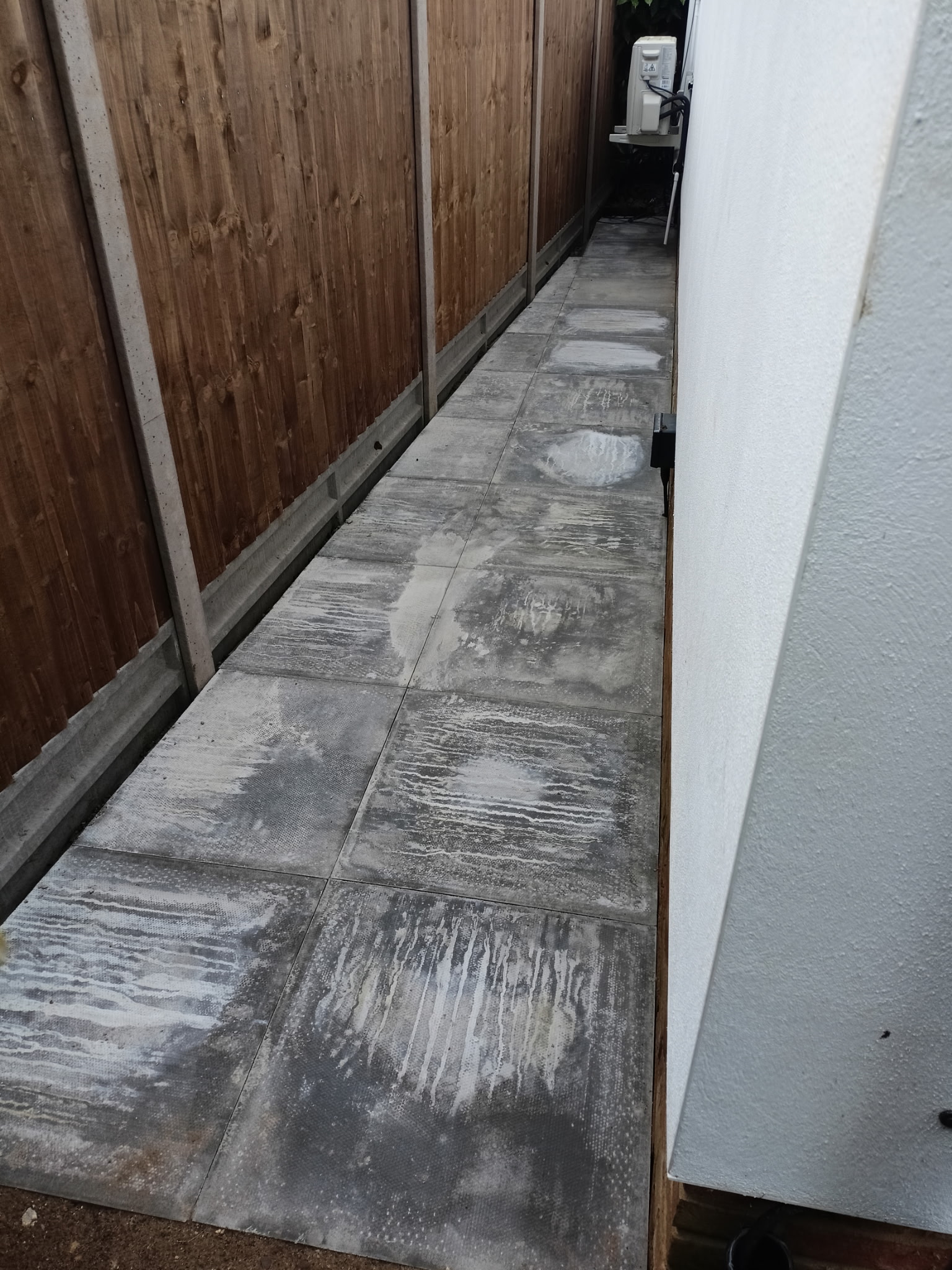 Porcelain tiled side passage